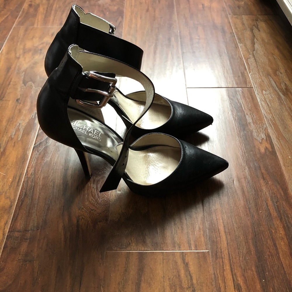 Michael Kors Pumps with buckle